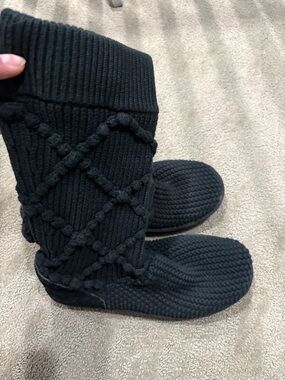 UGG Black Knit Cable-Pattern pull on boots size 8